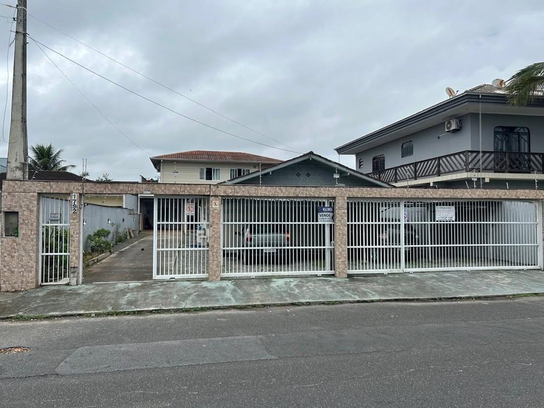Casa para Venda, em Joinville, bairro Am�rica, 3 dormit�rios, 2 banheiros, 2 vagas
